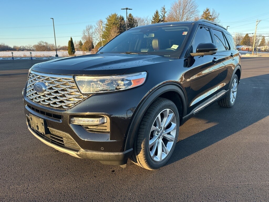 2022 Ford Explorer Platinum photo 2