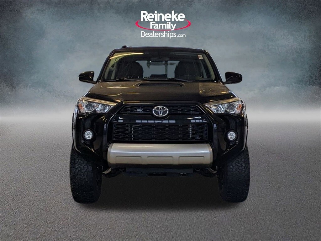 2019 Toyota 4Runner TRD Off-Road photo 2