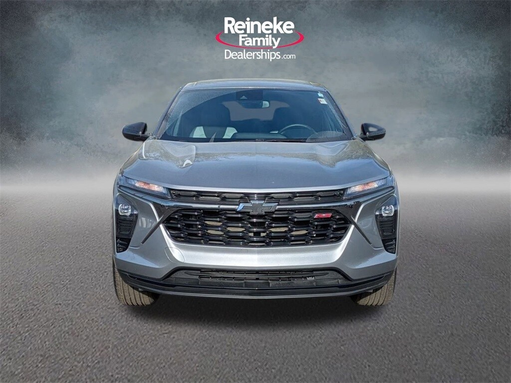 2025 Chevrolet Trax photo 2