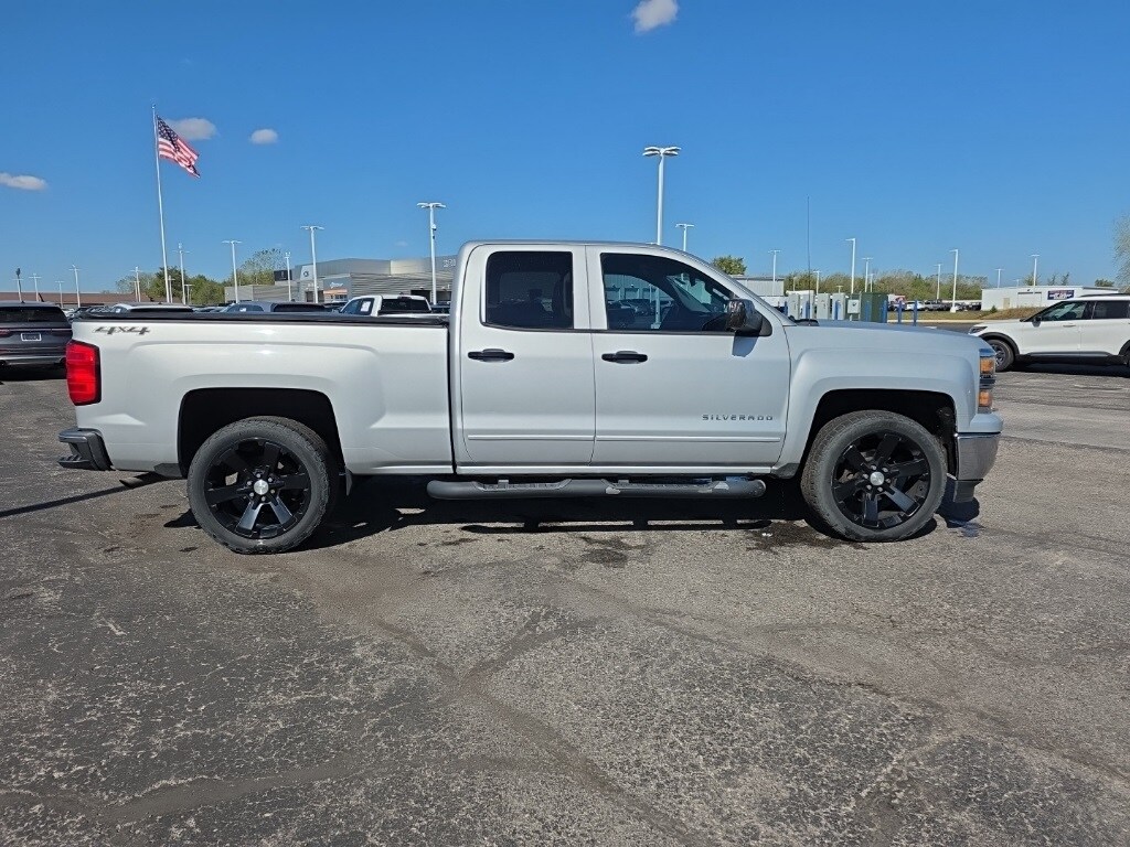 2015 Chevrolet Silverado 1500 LT photo 2