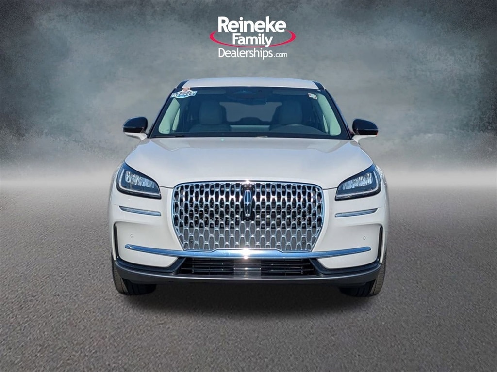 2023 Lincoln Corsair Standard photo 2