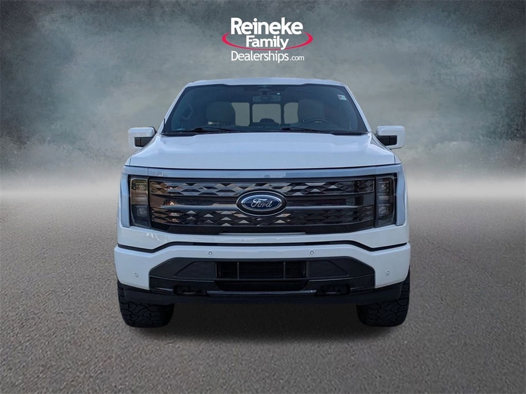 2023 Ford F-150 Lightning Platinum photo 2