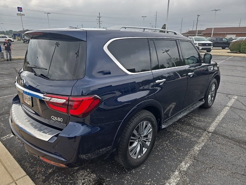 2023 Infiniti QX80 Luxe photo 2
