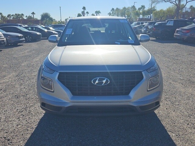 2024 Hyundai Venue SE photo 2