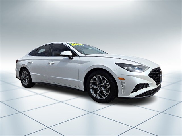 2022 Hyundai Sonata SEL photo 2