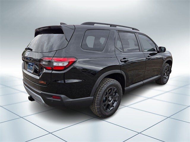 2025 Honda Pilot TrailSport photo 2
