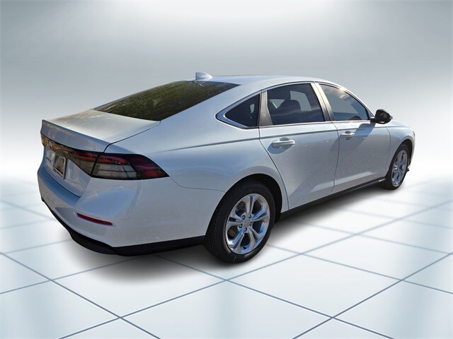 2025 Honda Accord LX photo 4