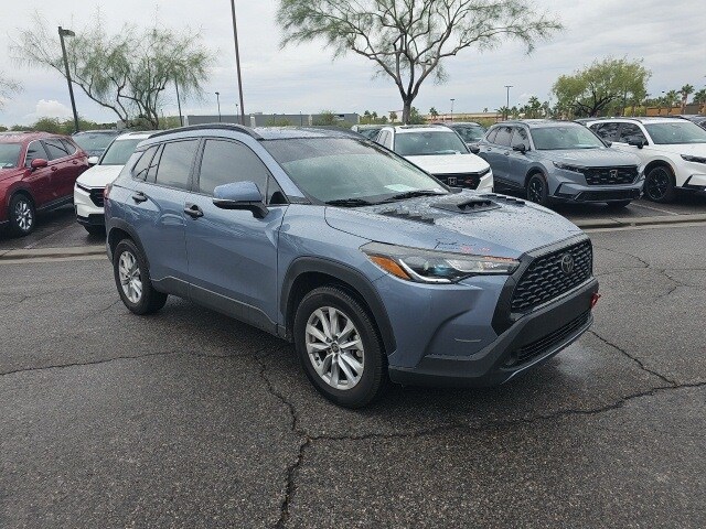 2022 Toyota Corolla Cross LE photo 3