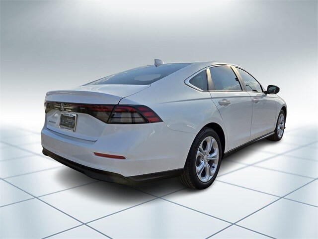 2025 Honda Accord LX photo 4