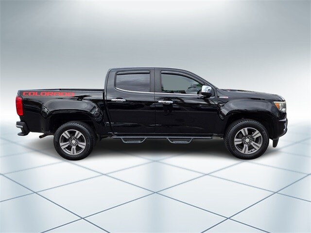 2017 Chevrolet Colorado LT photo 3