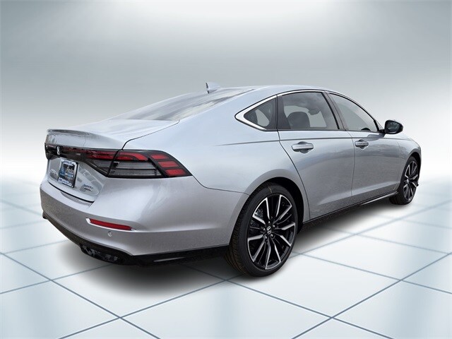 2025 Honda Accord Hybrid Touring photo 4
