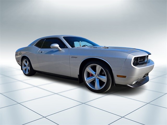 2010 Dodge Challenger SRT8 photo 2