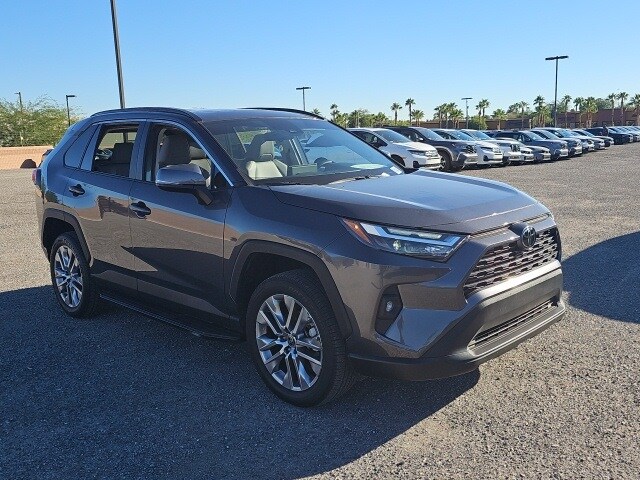 2022 Toyota RAV4 XLE Premium photo 3