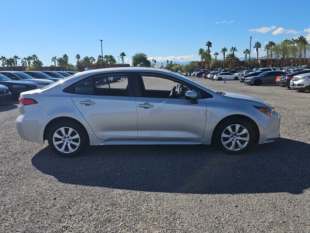 2025 Toyota Corolla LE photo 4