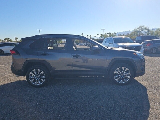 2022 Toyota RAV4 XLE Premium photo 4