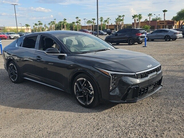 2025 Kia K4 GT-Line photo 3