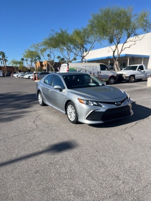 2022 Toyota Camry LE photo 2