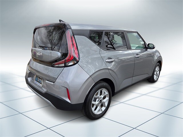 2024 Kia Soul LX photo 3