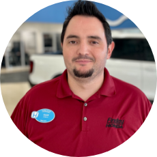 Staff member Alex Robinson from ID_8da007