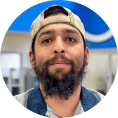 Staff member Alex Luna from ID_a7db68