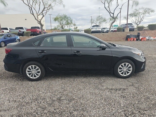 2023 Kia Forte LX photo 3