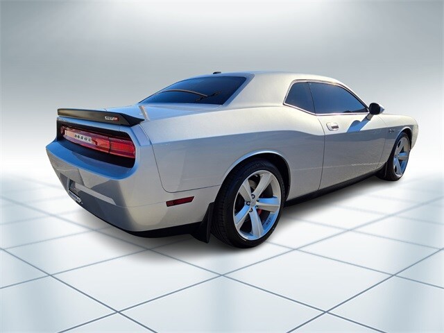 2010 Dodge Challenger SRT8 photo 4