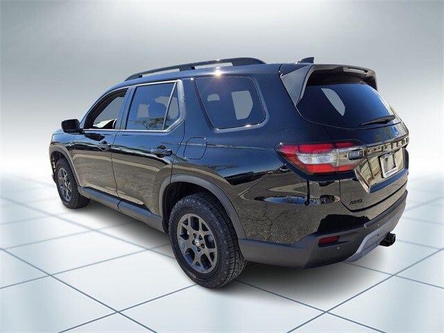 2025 Honda Pilot TrailSport photo 3