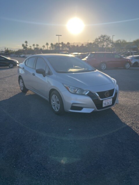 2020 Nissan Versa 1.6 S photo 2