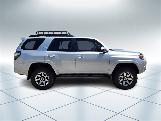 2020 Toyota 4Runner TRD Off-Road photo 2