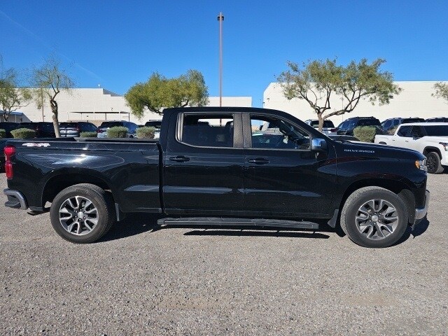 2021 Chevrolet Silverado 1500 LT photo 3
