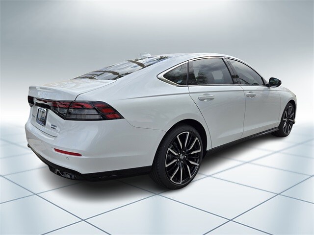 2025 Honda Accord Hybrid Touring photo 4