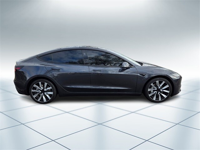 2024 Tesla Model 3 photo 3