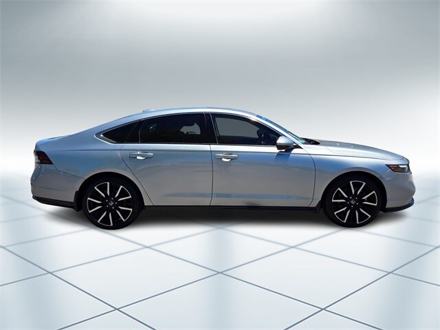 2024 Honda Accord Hybrid Touring photo 3