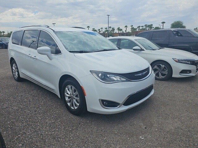 2019 Chrysler Pacifica Touring L photo 3