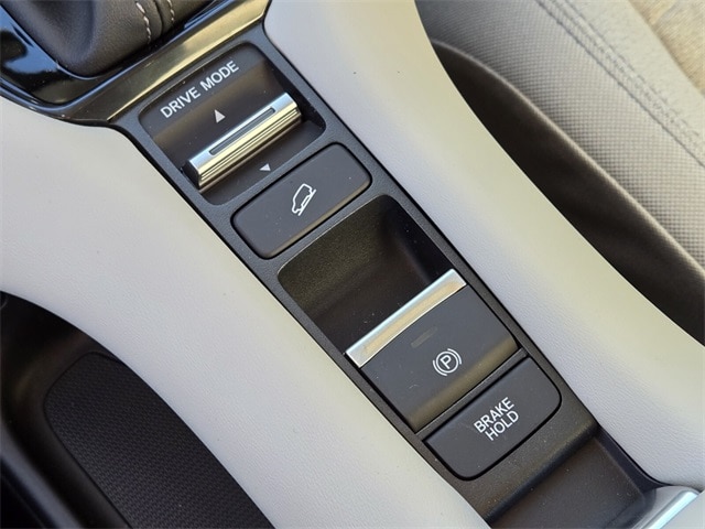2026 Honda HR-V LX photo 5