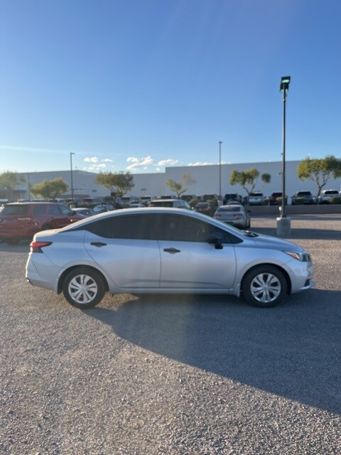 2020 Nissan Versa 1.6 S photo 3