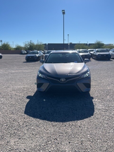 2018 Toyota Camry SE XLE photo 2