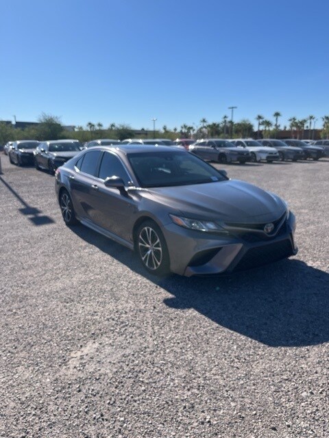 2018 Toyota Camry SE XLE photo 3