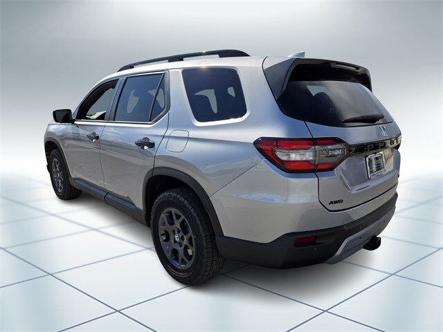 2025 Honda Pilot TrailSport photo 3