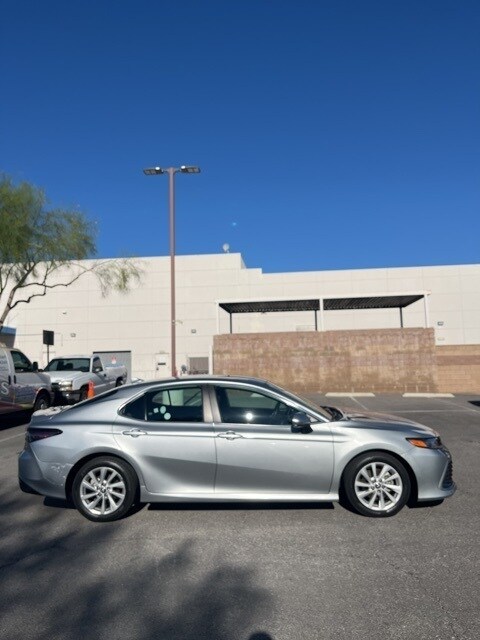 2022 Toyota Camry LE photo 3
