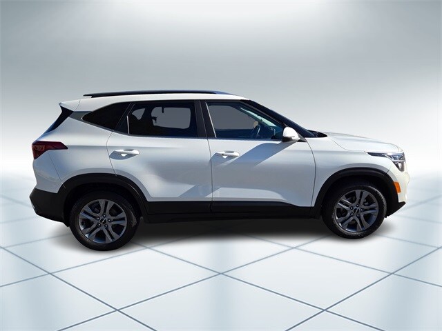 2022 Kia Seltos S photo 3