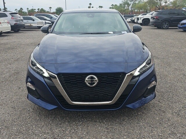 2022 Nissan Altima SR photo 2
