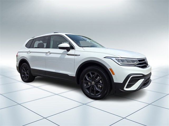2024 Volkswagen Tiguan SE Wolfsburg Edition photo 2