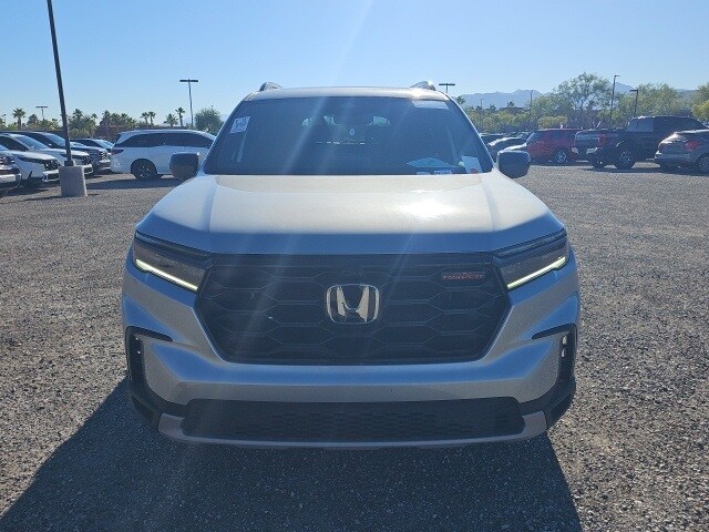 2024 Honda Pilot TrailSport photo 2
