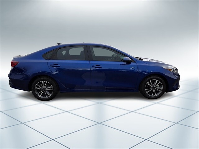 2024 Kia Forte LXS photo 3