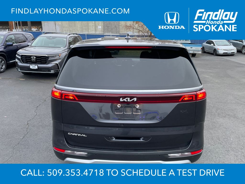 2024 Kia Carnival LX photo 3