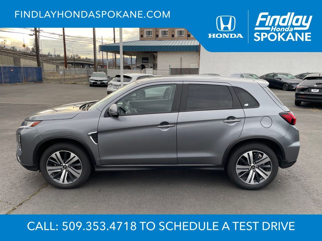 2024 Mitsubishi Outlander Sport SE's photo