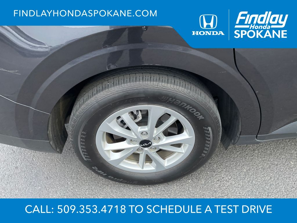 2024 Kia Carnival LX photo 4