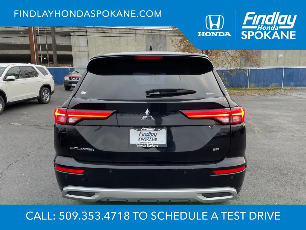 2024 Mitsubishi Outlander SE photo 3