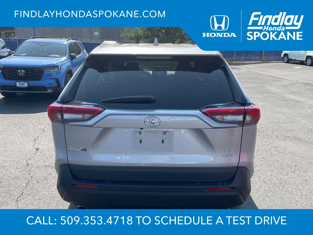 2023 Toyota RAV4 LE photo 3